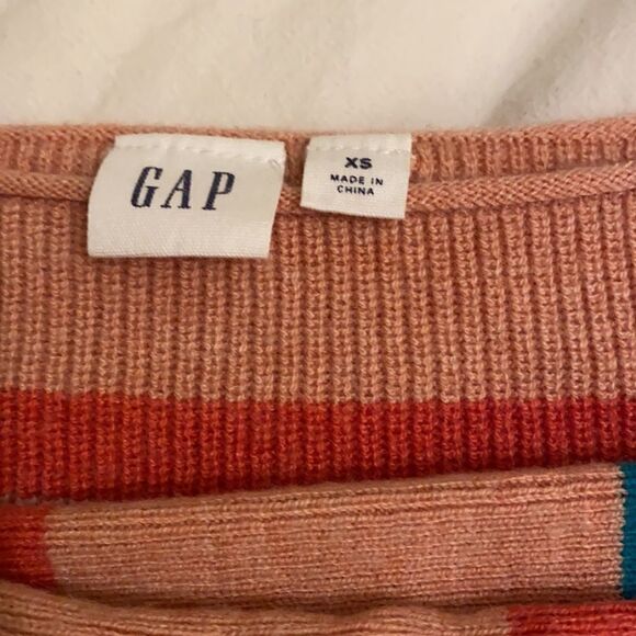 GAP merino wool blend sweater in very good condition. Size Xs. - Picture 6 of 8